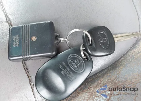 2005 Toyota Sienna Xle Limited z USA, uszkodzony, nr VIN 5TDZA22C25S266616